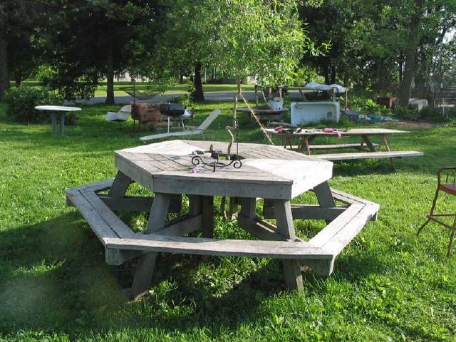 This hexagonal table, commissioned by Meikal and built by Ken, graces the back yard of the Hotel. A favorite place for meetings and informal, impromptu gatherings. A live curly willow is the table's centerpiece.
Photo by Ken Grunke