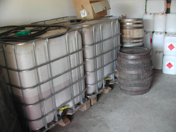 plastic_wine_storage.jpg